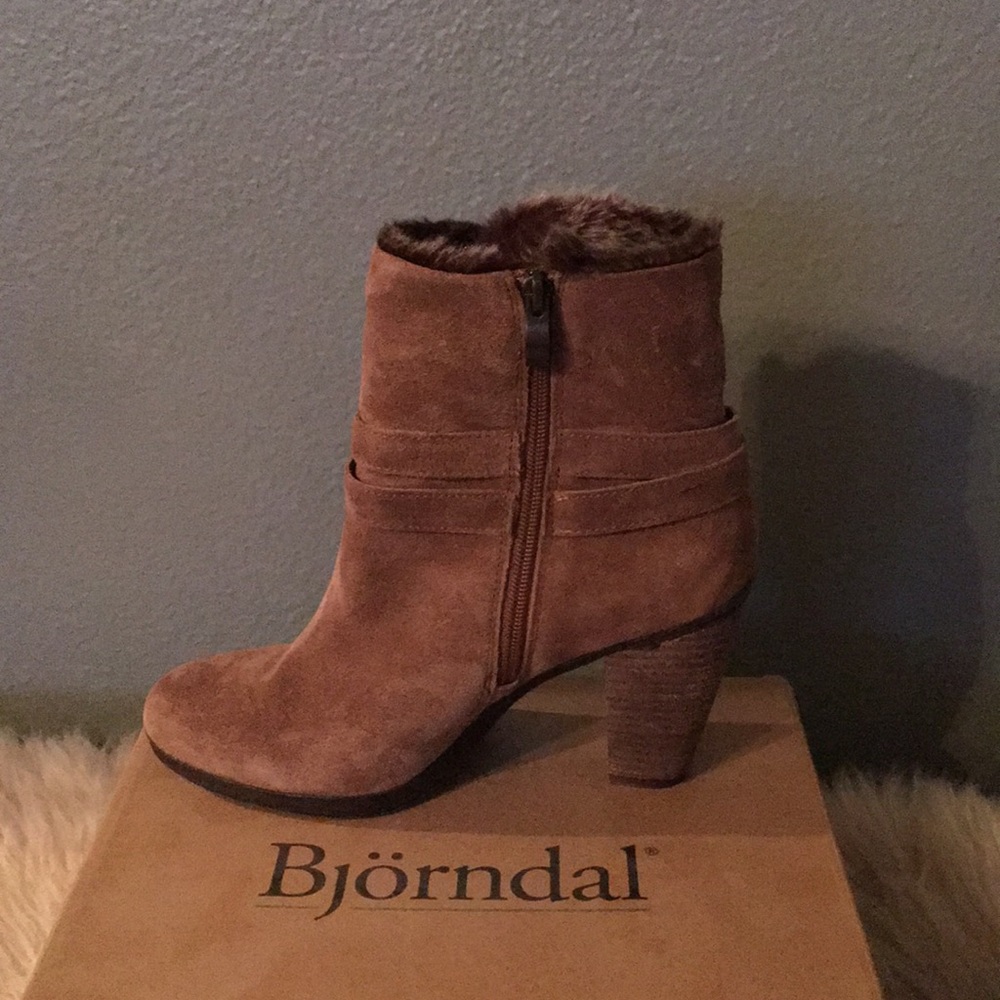 Boots - Picture 5 of 6